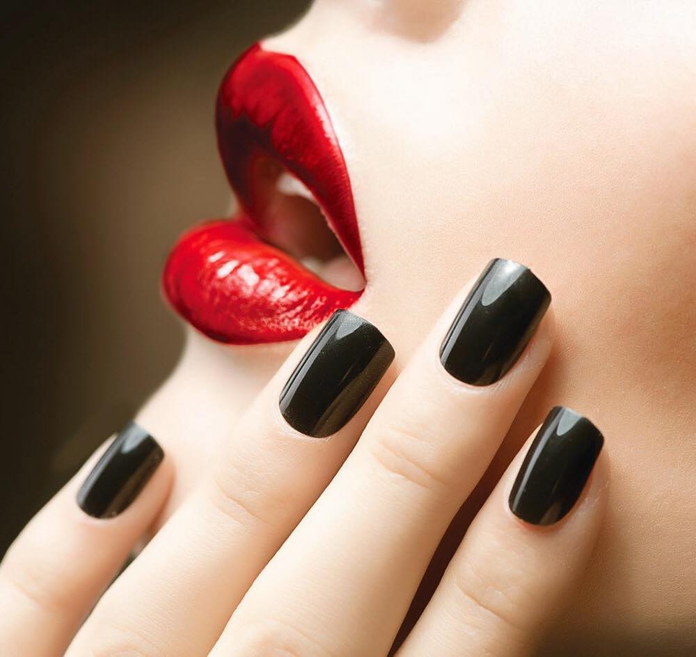 Top 16 mẫu nail màu đen sang chảnh cá tính đẹp nhất