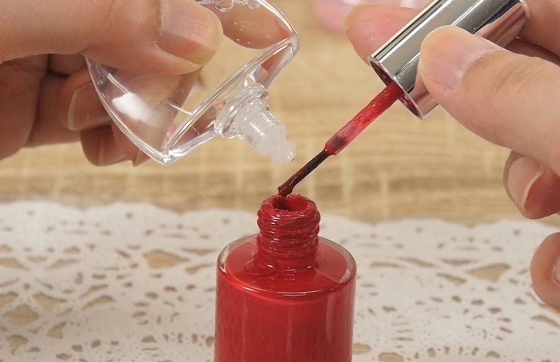Sơn bị vón cục thì hãy dùng acetone để làm sơn tan ra và sử dụng - cách pha chế nước sơn móng tay