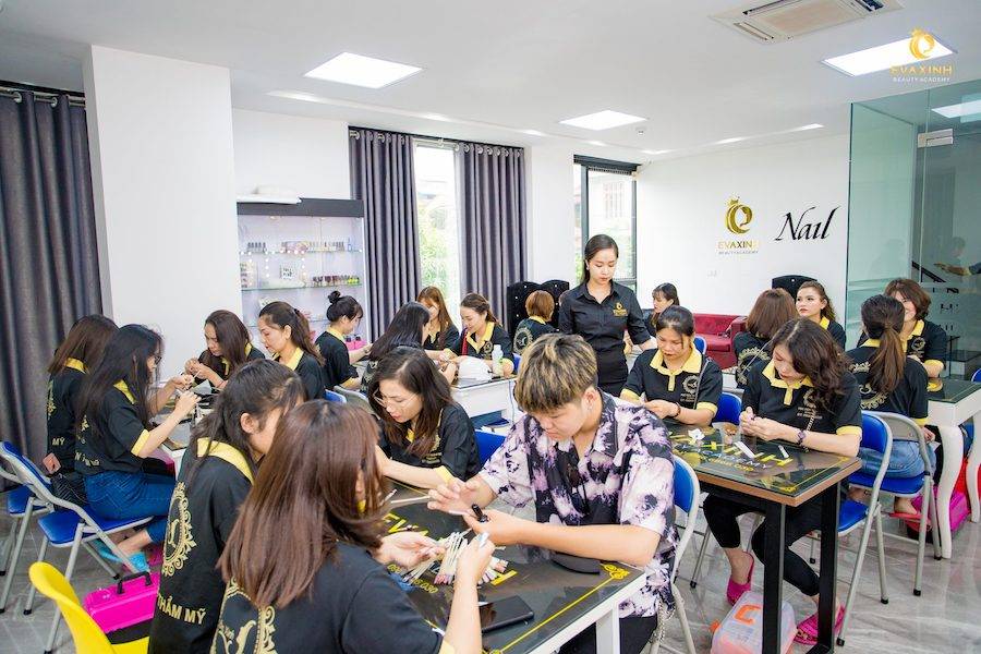 Học viện thẩm mỹ quốc tế Eva Xinh - trung tâm dạy nail tại tphcm